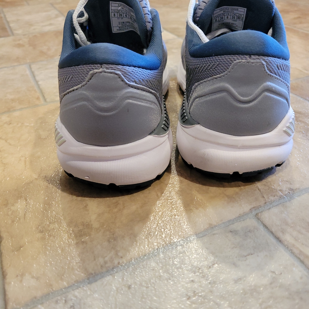 Brooks Women's Gray and White Athletic Running Shoes in 8W - Picture 5 of 11